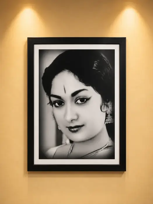 Classic custom portrait photo frame by Sri Sai Photo Laminations Hosapete